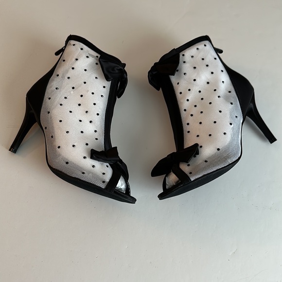 Mesh Heels With Bows - Picture 8 of 11